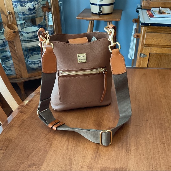Dooney & Bourke Handbags - Dooney & Bourke Small Roxy Bag